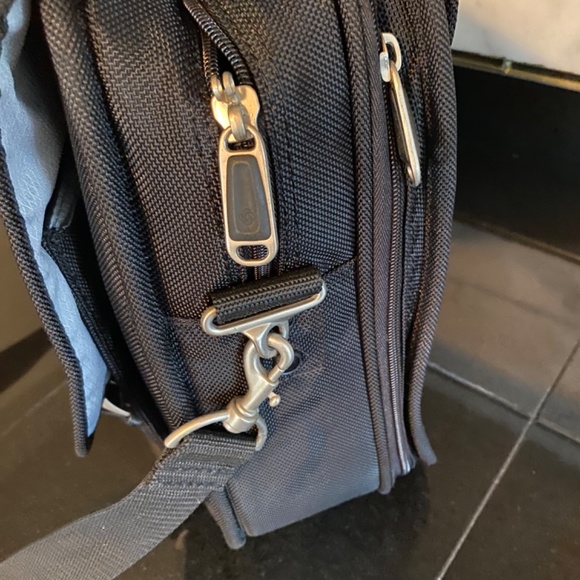 SAMSONITE NYLON FLAPOVER Laptop Briefcase Black Messenger Bag 17 X 14 X 5 - Picture 6 of 11